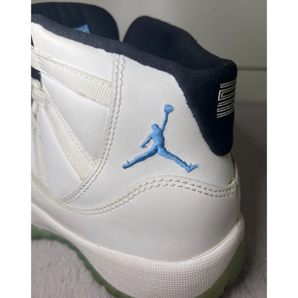 Jordan 11 Retro High Legend Blue US 7Y (Authentic & Great Condition- No Damage) - Picture 6 of 9